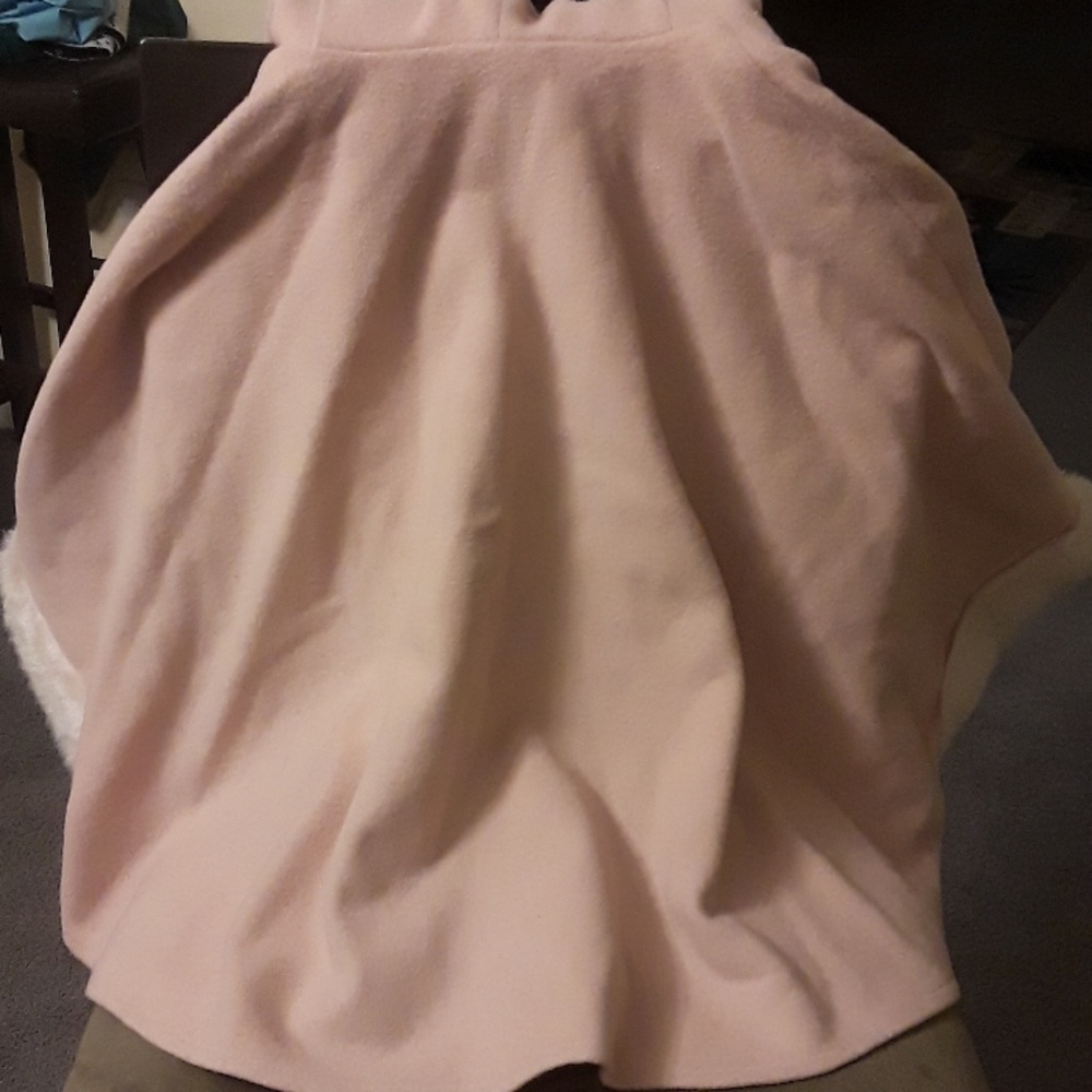 Cape - Picture 2 of 2